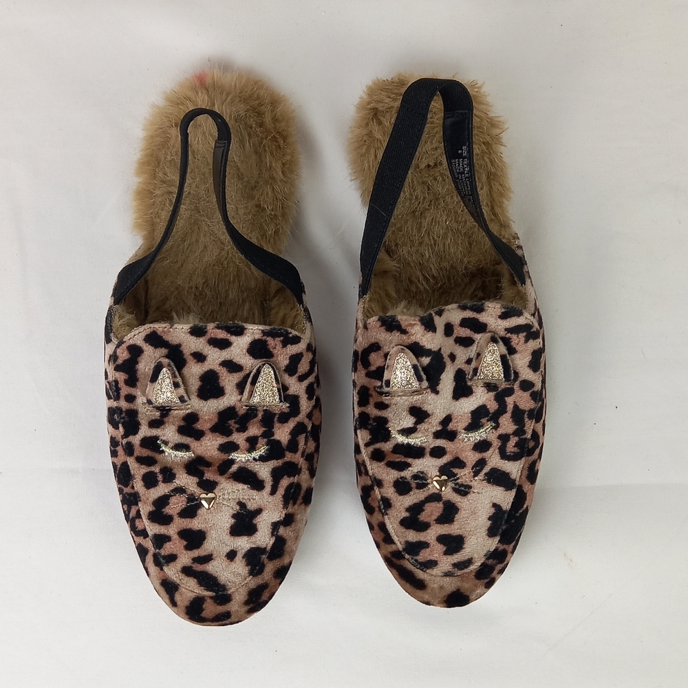 Place slippers.
